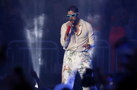 Bad Bunny estrena el video de El Apagón un documental de denuncia social