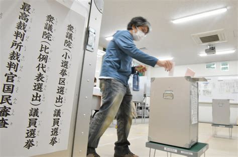 第49回衆院選 開票作業始まる [写真特集1 22] 毎日新聞