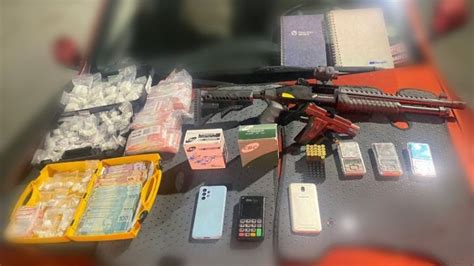 Pm Apreende Armas E G De Coca Na Em Abordagem De Rotina Batalh O