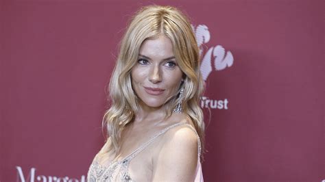 Sienna Miller Prime Foto Da Neomamma Passeggiata Con La Bambina In Un