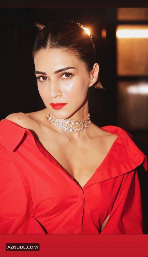 Kriti Sanon Hot Body Naked Bowling Battle Aznude