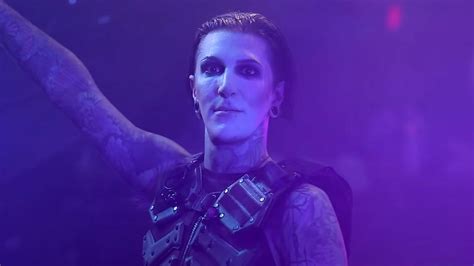 Motionless In White Zeigen Das Live Video Zu C0de