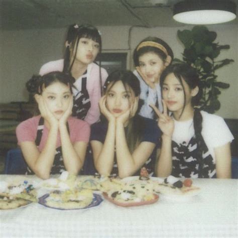 Newjeans Ot5 Polaroid Icon Kpop Girl Groups Korean Girl Groups Kpop