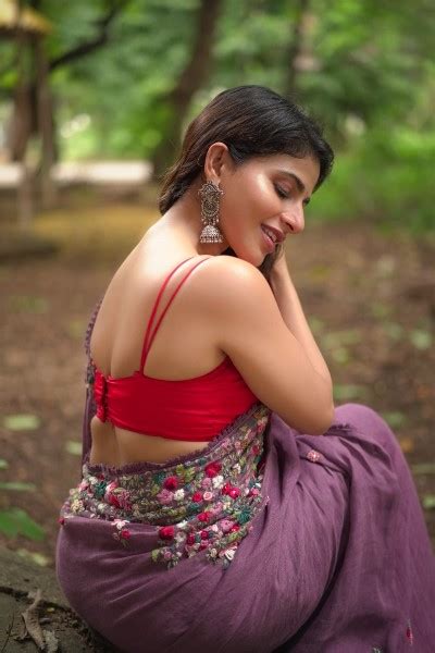 Telugu Actress Iswarya Menon Hot And Beautiful Pics