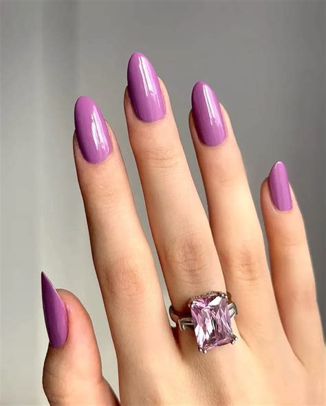 23 Elegant Simple Almond Nail Ideas For 2024 Drexplains