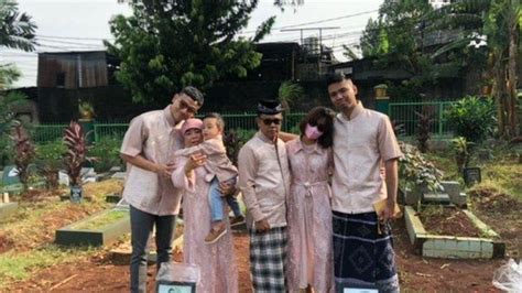 Momen Gala Sky Diajak Ziarah Ke Makam Vanessa Angel Dan Bibi