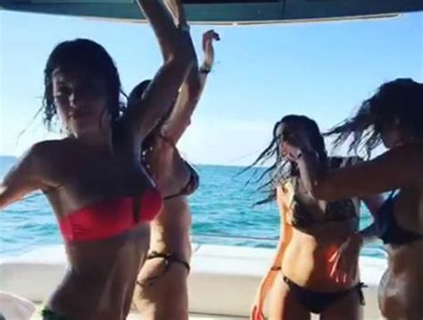 La Sensual Coreografía De Pampita Junto A Tres Amigas En Un Yate En Miami