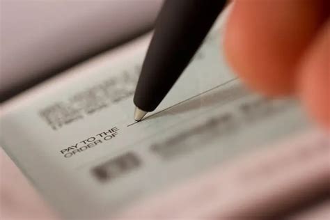 Writing a Check Example: How to Prepare Your First Check - GlobalBanks