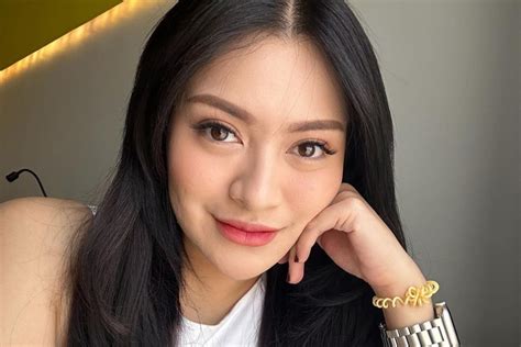 Nathalie Holscher Berenang Pakai Bikini One Piece Netizen Kamu Nggak Malu Okezone Celebrity