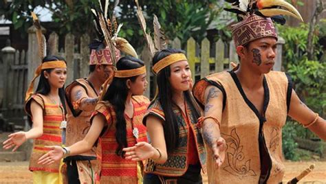 mengenal baju adat kalimantan tengah  keunikannya