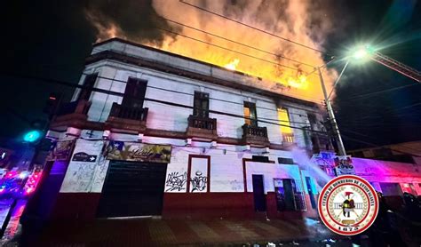 Incendio consumió segundo piso de casona antigua en el centro de