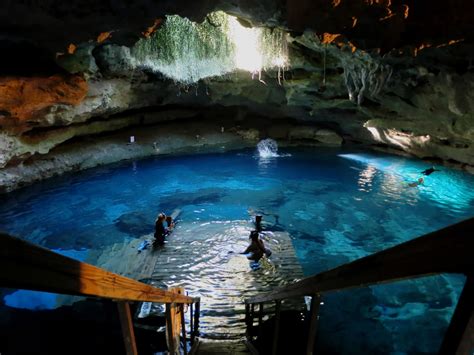 Diving in Devil's Den, Florida