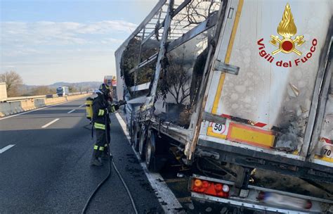 Camion Prende Fuoco In Autostrada