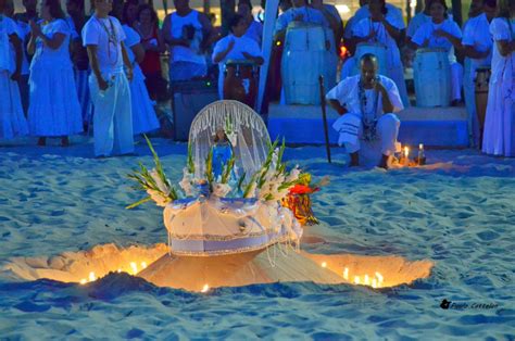 Fiéis celebram Iemanjá em sábado de oferendas Arte e Cultura