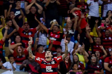 Not Cias Flamengo Vence Palmeiras Por A E Esquenta Briga Pelo