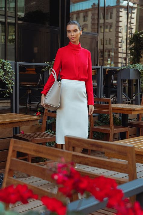 Белая юбка карандаш длины миди