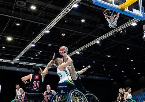 Capixabas Ao Redor Do Mundo Equipe Feminina De Basquete Cr Disputa