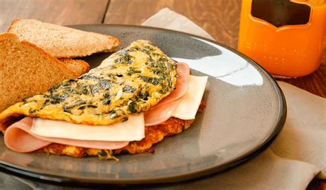 Prepara Un Delicioso Omelette Relleno De Queso Hecho Con Queso Crema