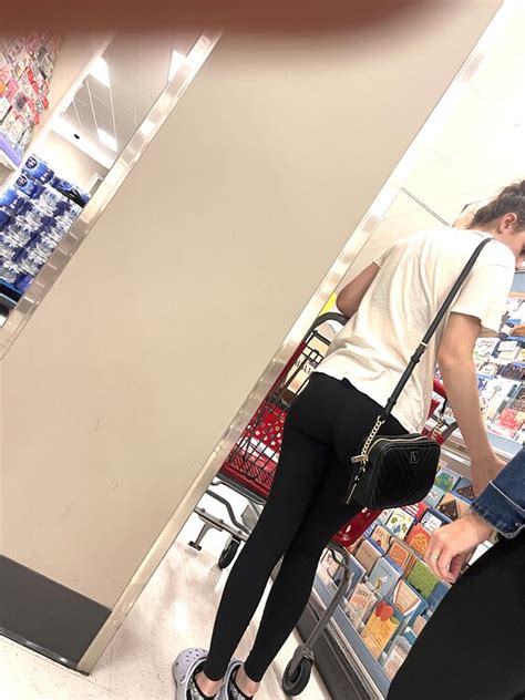 Juicy Milf Creamy Dau Showing Off For Mothers Day OC Spandex Leggings Yoga Pants Forum