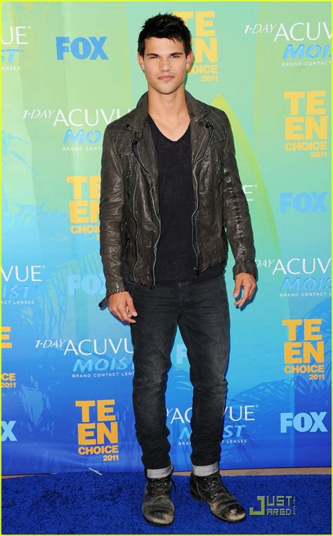 Full Sized Photo of taylor lautner teen choice 02 | Taylor Lautner - Teen Choice Awards 2011 Red ...