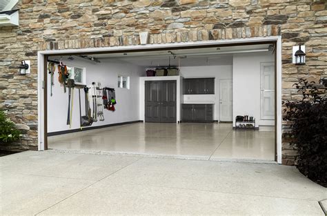 Rust Oleum 381087 RockSolid Polycuramine 2 5 Car Garage Floor Coating