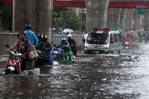 Jakarta Diguyur Hujan Deras 13 RT Terendam Banjir