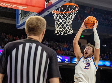 Boise State men’s basketball, star senior forward earn preseason Mountain West honors - Yahoo Sports