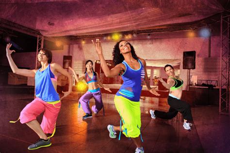 Zumba El Ejercicio De Moda Body Fitness Training