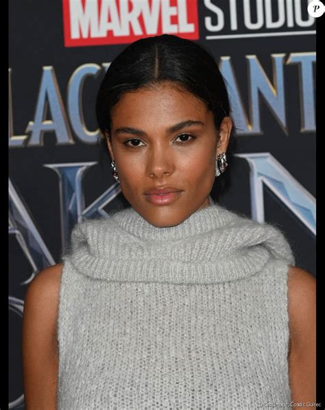 Tina Kunakey Les Fesses L Air Dans Un Bikini String Vincent Cassel Sous Le Charme De Sa