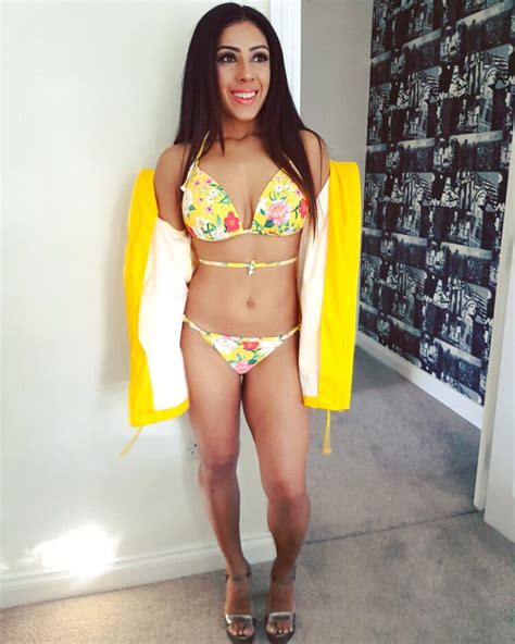 Hot Sexy Narinder Kaur Bikini Pics