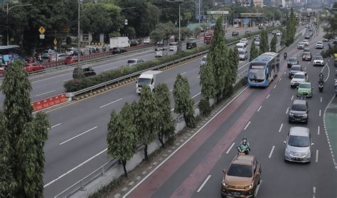 Hari Pertama Cuti Bersama Lebaran 2023 Jalanan Jakarta Mulai Lengang