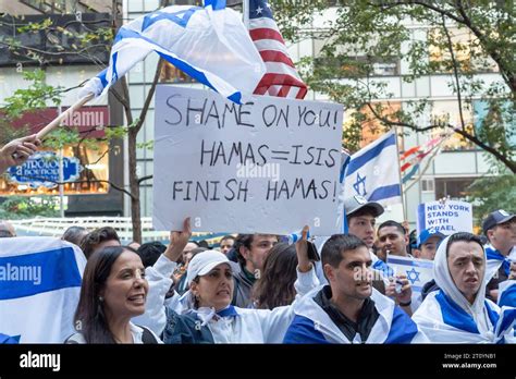 New York USA Oktober 2023 Anhänger Israels mit israelischen Flaggen