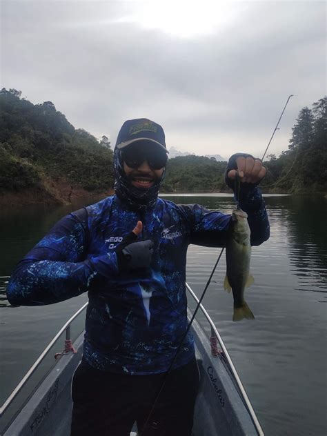 Espacio De Pesca Pesca De Black Bass En La Represa De Guatape El