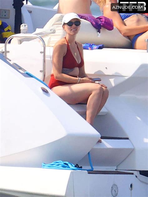 Scarlett Johansson Sexy Seen Flaunting Her Hot Figure Wearing A Red