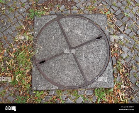 Manhole Detail Hi Res Stock Photography And Images Alamy