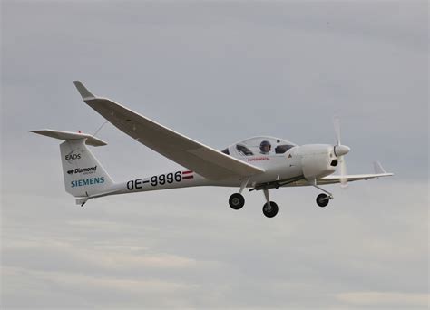 Siemens Hybrid Electric Aircraft Debuts in Paris [VIDEO] | Electric ...