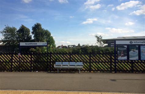 Scunthorpe Railway Station Platform © Steve Fareham Cc By Sa20