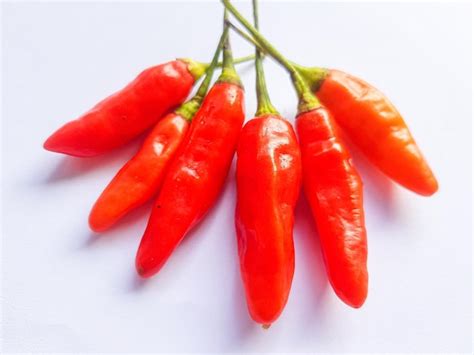 Premium Photo Cabe Rawit Merah Red Cayenne Pepper Isolated On White