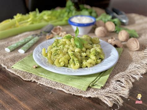 Pesto Con Foglie Di Sedano A Tavola Con Tea