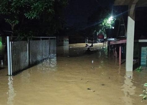 Update Banjir Di Kemuning Banjarbaru Tinggi Air Capai Leher Orang