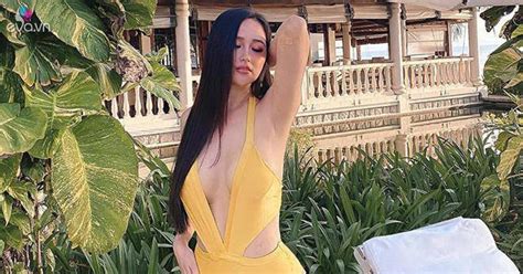 V Sao G N Y Hoa H U Mai Ph Ng Th Y Hay Di N Nh Ng M U Bikini G I C M