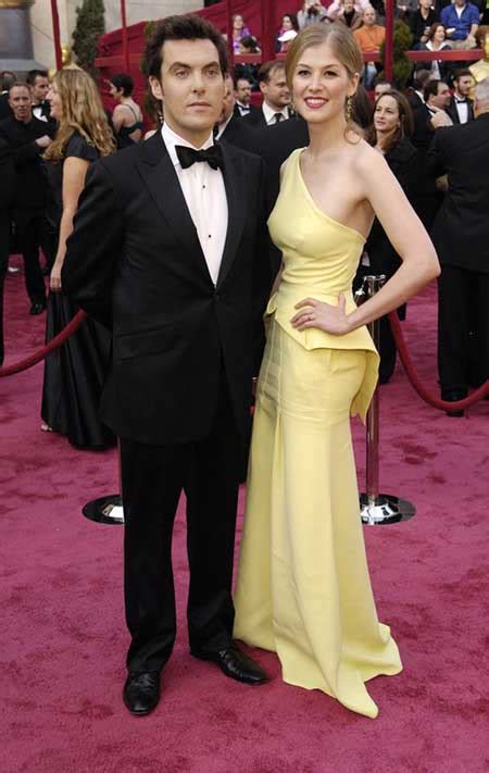 rosamund pike  husband meet rosamund pikes husband robie uniacke