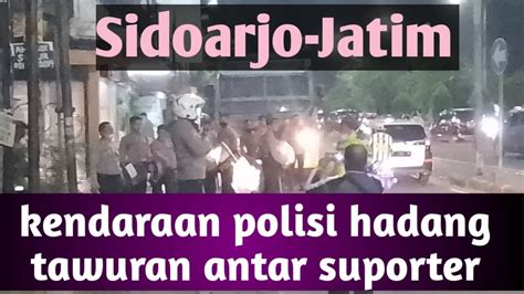 Polisi Bubarkan Tawuran Antar Suporter Deltras Sidoarjo Vs Gresik