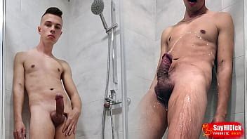 Orinando con una erección y una carga de esperma cremoso XVIDEOS