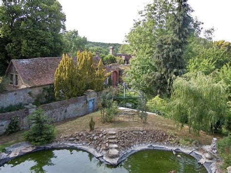 Dans les jardins Henri Le SIDANER à Gerberoy Allo T es où