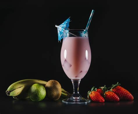 4k Cocktail Strawberry Bananas Kiwi Lime Black Background