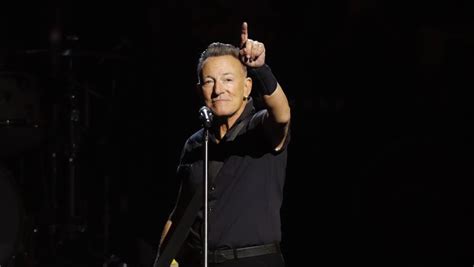 Bruce Springsteen Begins Tour In Tampa Review And Setlist