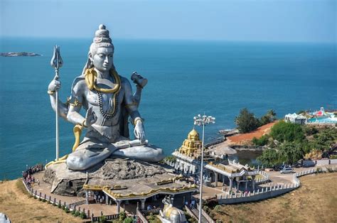 Gran Estatua De Shiva Lord Shiva En Murudeshwar Karnataka India Tour