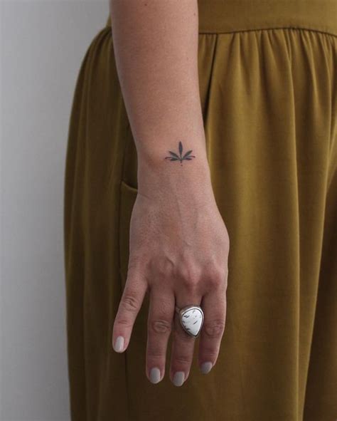 Minimal Leaf Tattoo On The Wrist Otziapp Tattoos For Women