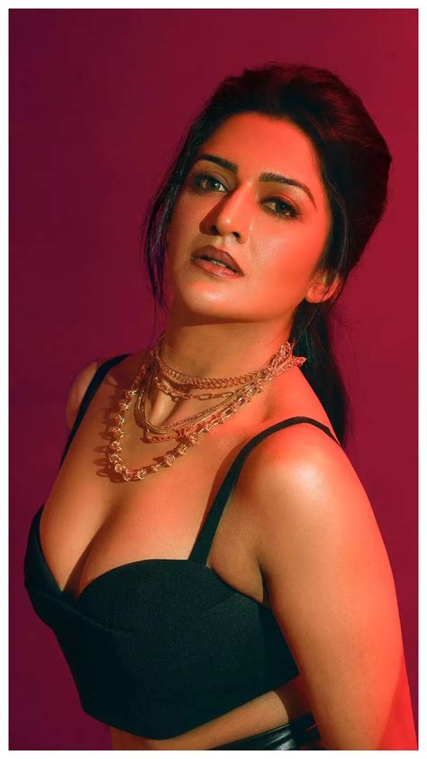 Vimala Raman Hot In Saree